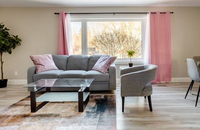 ENTIRE 2 BEDROOM APARTMENT DOWNTOWN