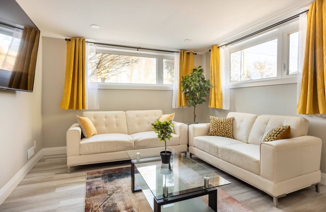 ENTIRE 2 BEDROOM APARTMENT DOWNTOWN