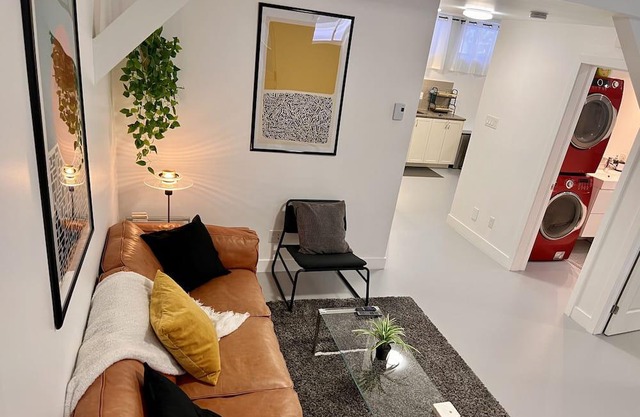 Entire 2-Bedroom Apartment in Montréal