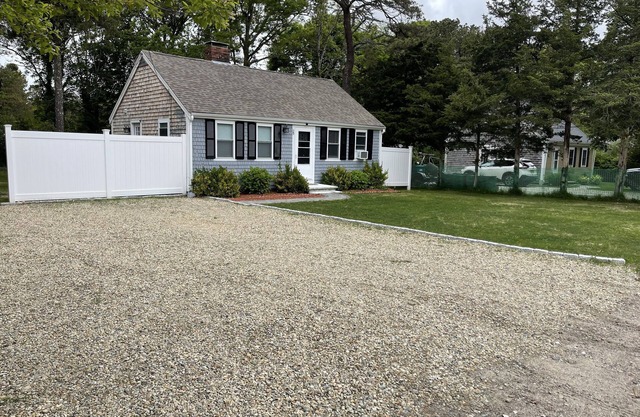 Entire 2 bedroom cozy house in middle of Hyannis
