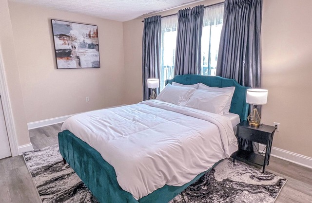Entire 2 Bedroom Modern Home, 9 Minutes Drive to VT and I-81!
