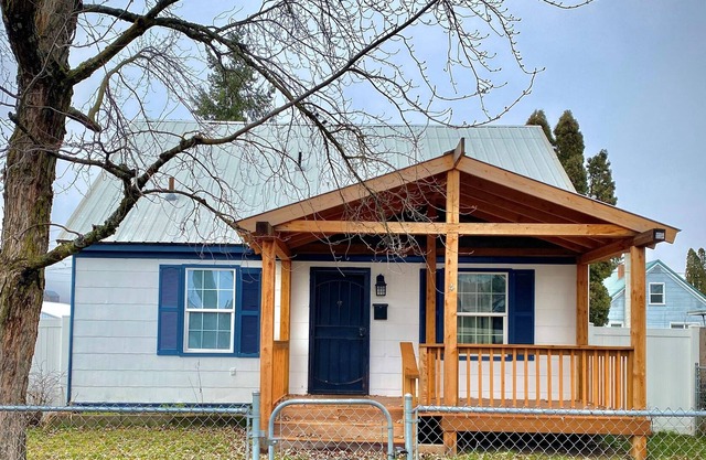 Entire 3 bedroom house right next to Silver Mountain