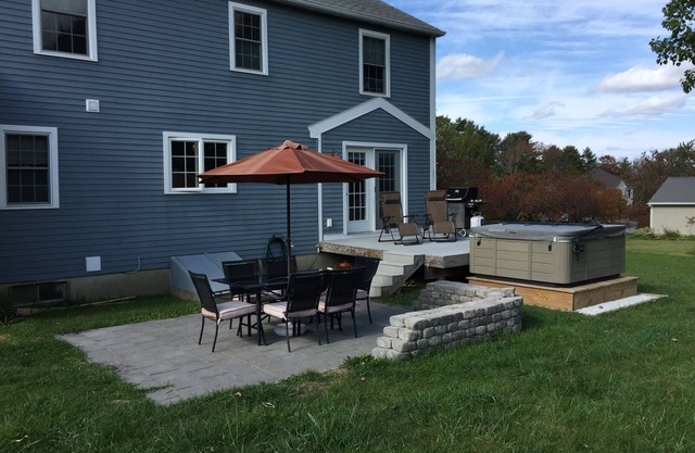 Entire 3 Bedroom House with Large Fenced in Backyard and Hot Tub