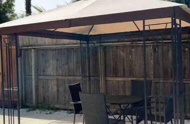 Entire 3 BR & 2 BA house for business and family