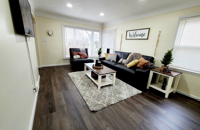 Entire 3 BR Home by St John's Hospital in Quiet area
