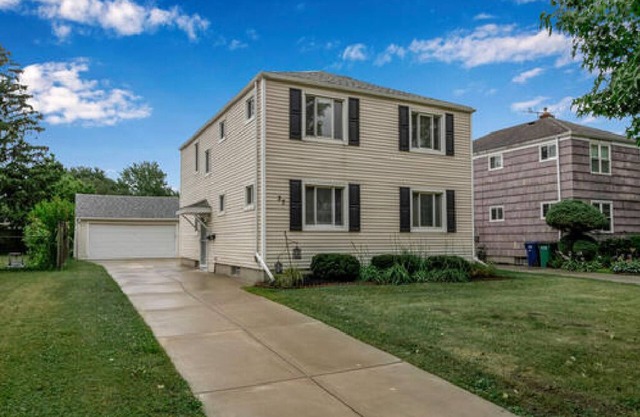 Entire 4 bedroom 2 bathroom House in North Buffalo with Free Driveway Parking