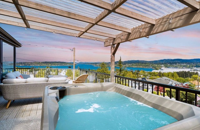 Entire 5B2B Home | Serene Lake Views & Hot Tub
