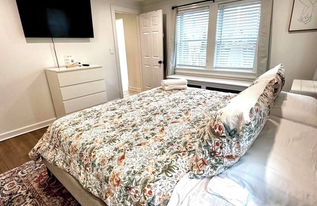 Lovely 1-bd Entire Apt in Mamaroneck walk to train & town with WIFI & PARKING