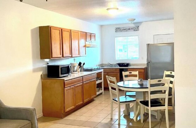 Entire Apartment Unit. 5 minutes to Ft. Bliss