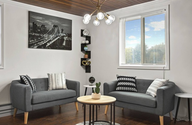 ENTIRE APPARTMENT WITH FREE PARKING