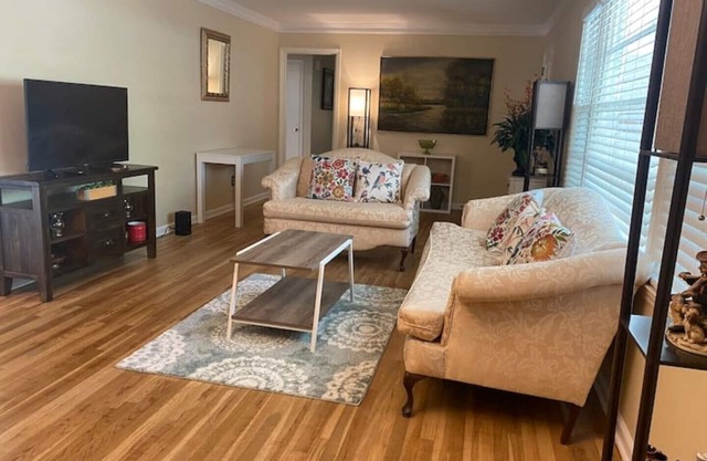 Entire Beautiful Home 3 Bedroom & 2 Bath