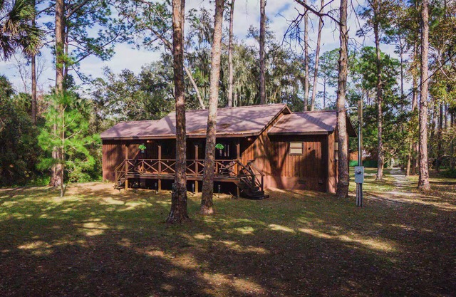 Entire Cabin at peaceful Retreat in Christmas, FL -AC/Sleeps 6.