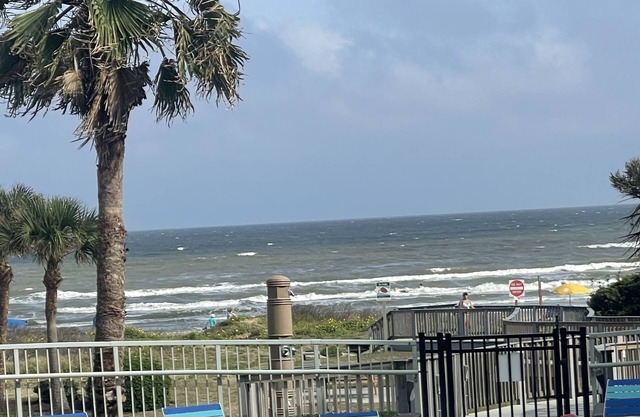 Beachfront entire condo sleep 8 July 3-5 with infinity-edge pool