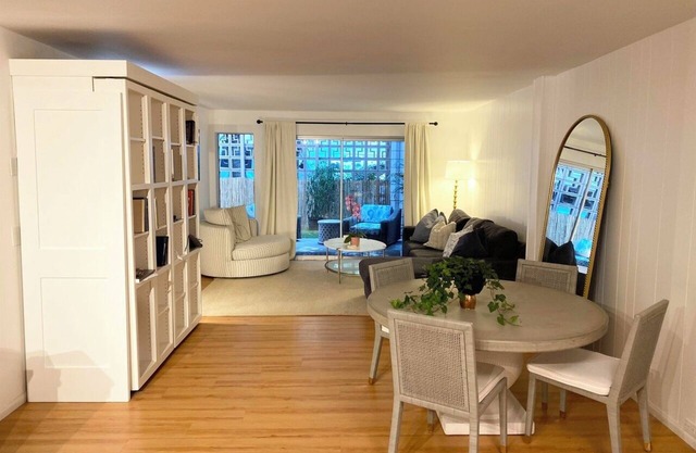 Entire Condo - Walk to La Jolla Beach - Kitchen, Backyard, Washer, 2 Beds
