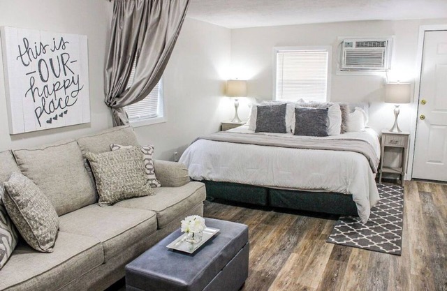 Entire Cottage - Starkville - Conveniently Located