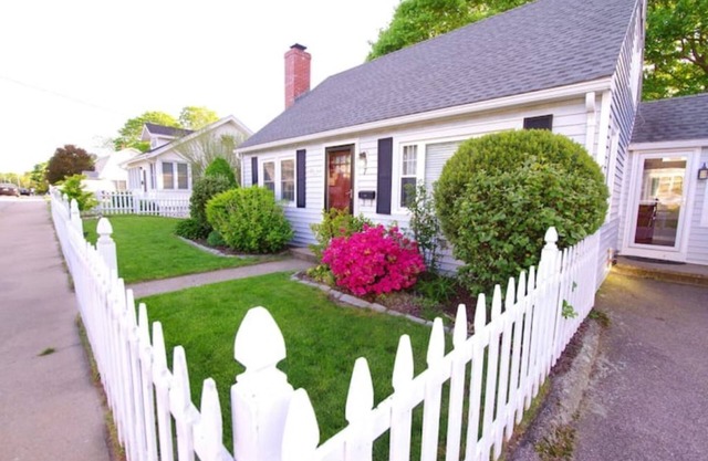 Entire cottage - Westerly quiet, beaches, downtown