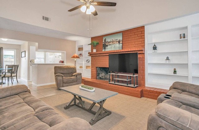 Entire Duplex with 6 Bedrooms for Large Groups
