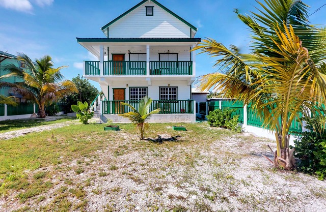 NEUE AUFLISTUNG! Komplette Maisonette mit Terrasse, Balkon und kostenlosem WLAN neben dem karibischen Strand