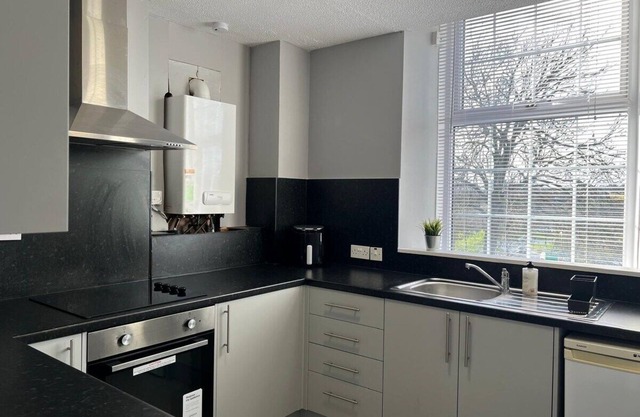 Entire Flat|Barnsley Centre | 3 Bedrooms| 7 Guests