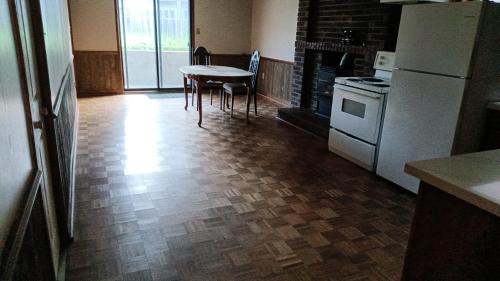 Entire Furnished Lower Level Suite in Brampton-Private Bath, 2 bedrooms, Kitchen-Best Location