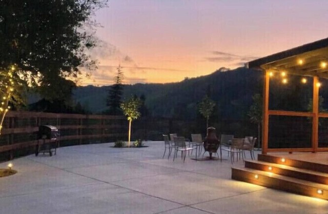 Entire Hilltop Cottage Retreat with Canyon Views: Heart of the the Bay Area