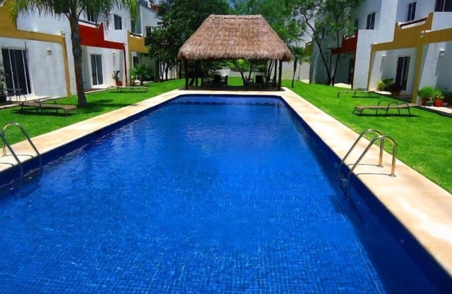 Entire Home. 4 Bedroom Villa/ close to beach/ pool/ 200 mbps