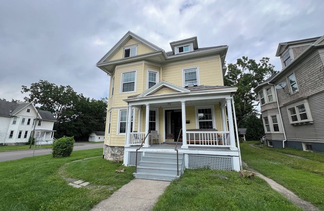 Entire Home: Central & Spacious 8BD 2.5 BA in DT Geneva