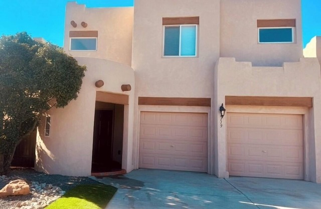 Entire Home+Centrally Located+Near HWY+HotTub+FREE WIFI+Pet Friendly+Putt Putt⛳