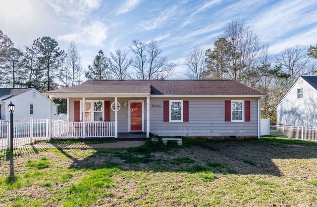 Entire Home - Close to everything.