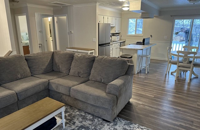 Entire Home - Family/Kid/Pet Friendly - Yard - Happy Place!