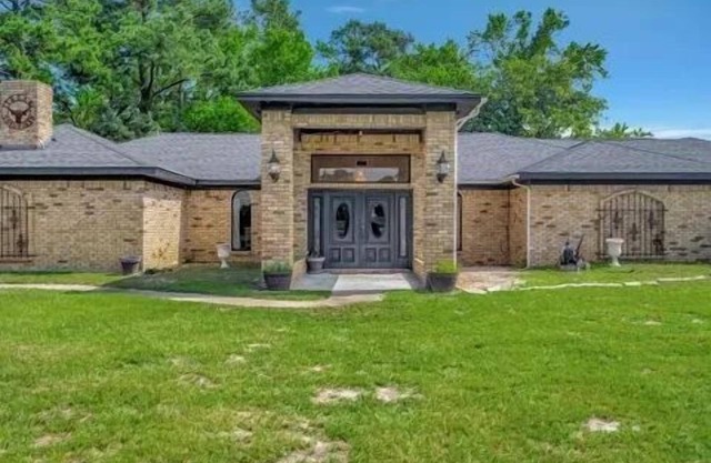 Entire Home in Grapeland, TX w/ Pond access & Pedal Boat!