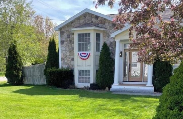 Entire Home In Saco Maine + GYM