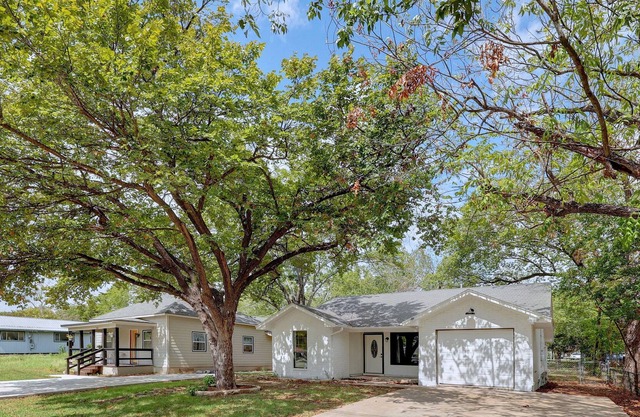 Entire home in Taylor, just minutes from the new Samsung plant.