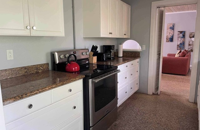 Entire Home - Perfect Getaway-Close to Beach and Everything for a great Vacation