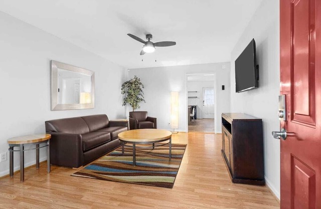Entire home*Walking distance to Fort Campbell, KY