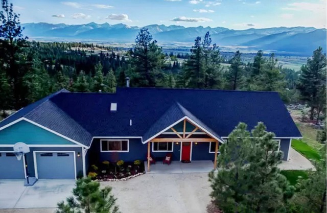 Entire Home with 180 degree Mountain Views of the Bitterroot