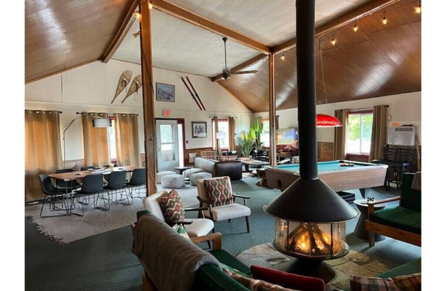 Entire Hotel 50 Person Capacity Bromley View Inn