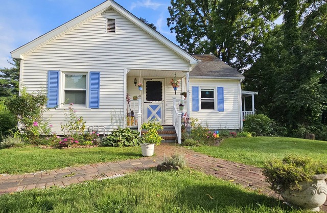 Entire house minutes from Beacon
