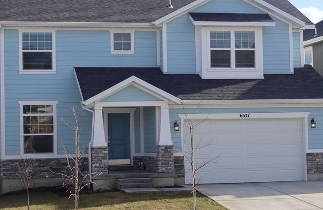 Entire house Sleeps 14 3 full bathrooms Two kitchen Family oriented neighborhood