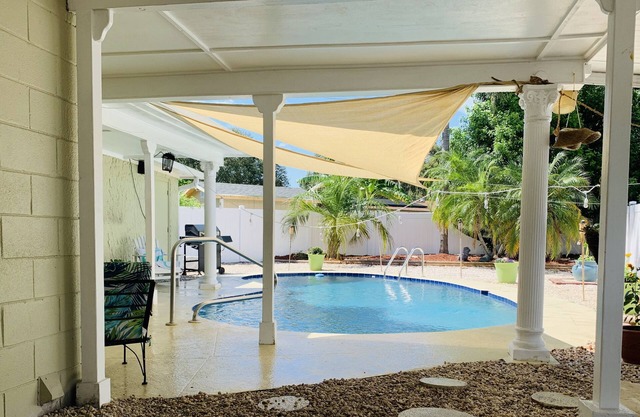Entire house w/pool close to beaches, downtown and airports