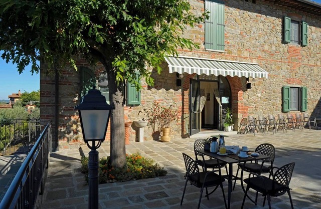 Das ganze Haus mit allen 6 Zimmern , je mit Privatbad