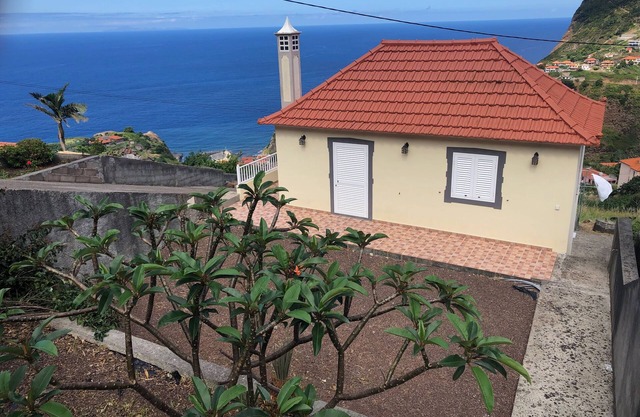 Entire house with astonishing mountain and ocean view.