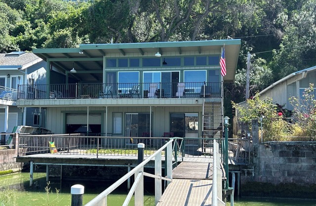 Entire Lake Front home on Beautiful Clearlake with Private Dock! See Pics!