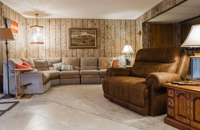 GESAMTE UNTERE EBENE - Mountain Lakeview Lodge