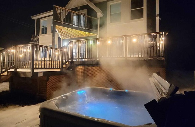 ❤️Entire Luxurious Waterfront Peninsula Cottage - VERY LARGE COTTAGE W/ HOTTUB❤️