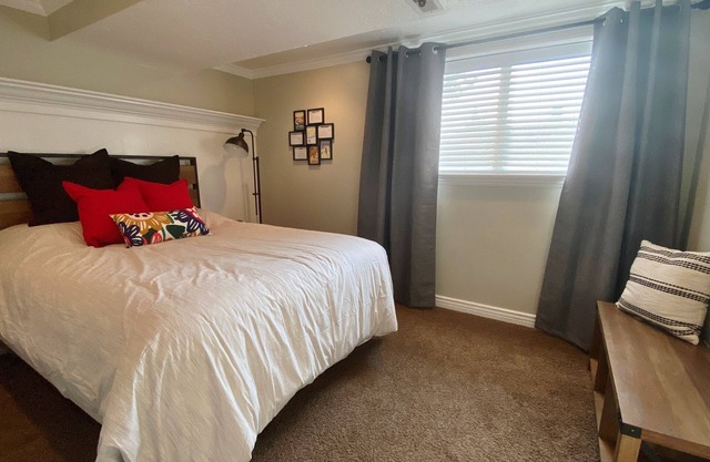 Entire Modern Basement Apt in Sandy—1 min to I-15