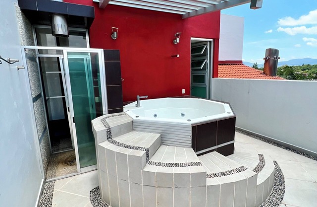 Entire Luxury House 4 Beds 3BR 3BTH