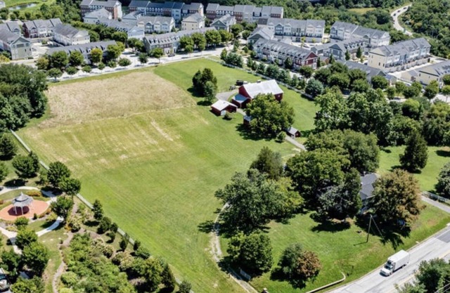 Entire New condo/townhouse with fantastic location, sleeps 8, TV’s in every room