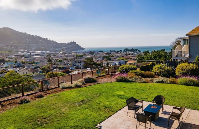Entire Ocean View Home / beaches, hiking, restaurants, family activities...
