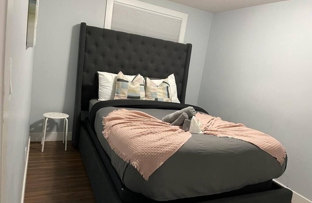 Entire One bedroom basement suite+Laundry+Kitchen
